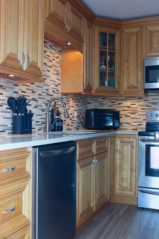 550  Broad S AVE, Naples, FL 34102