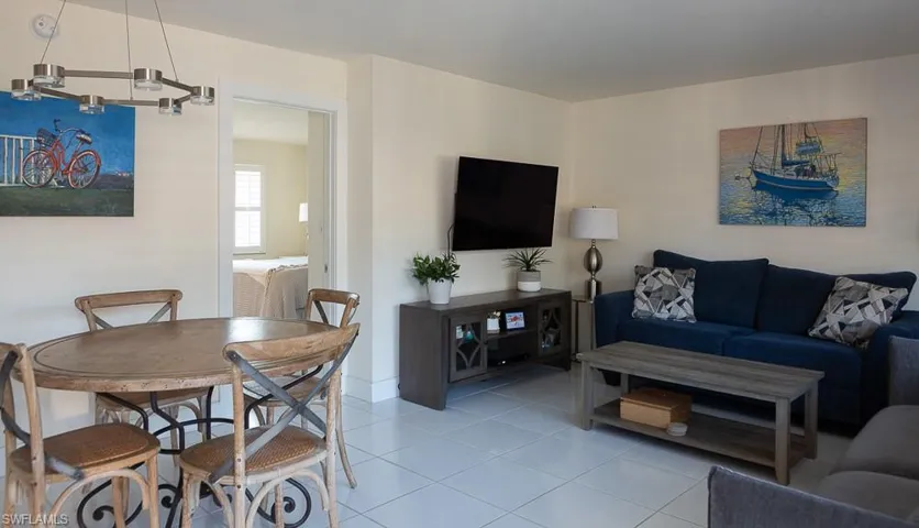 550  Broad S AVE, Naples, FL 34102