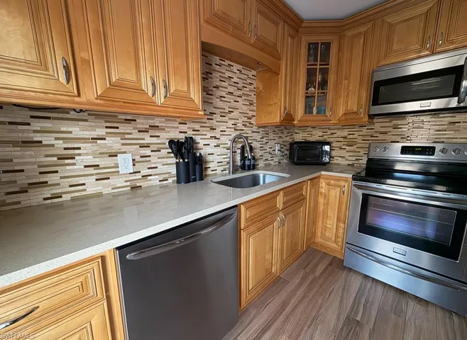 550  Broad S AVE, Naples, FL 34102