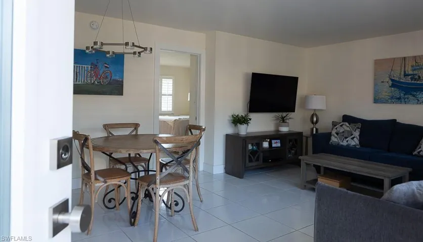 550  Broad S AVE, Naples, FL 34102