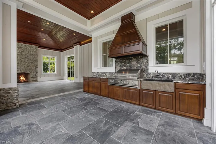Outdoor Kitchen