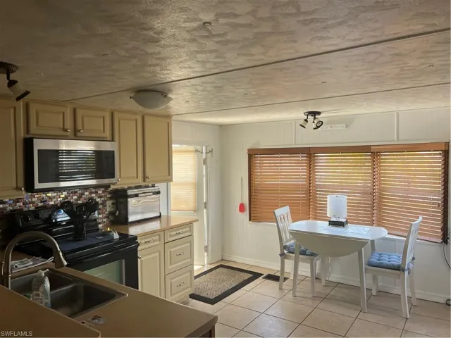 3115  Mercury  LN, North Fort Myers, FL 33903