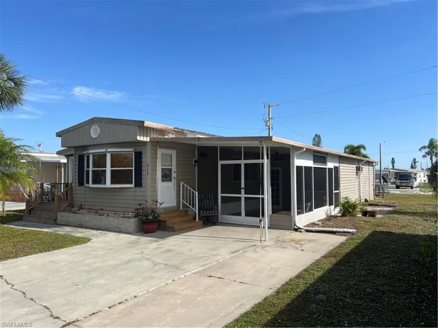 3115  Mercury  LN, North Fort Myers, FL 33903
