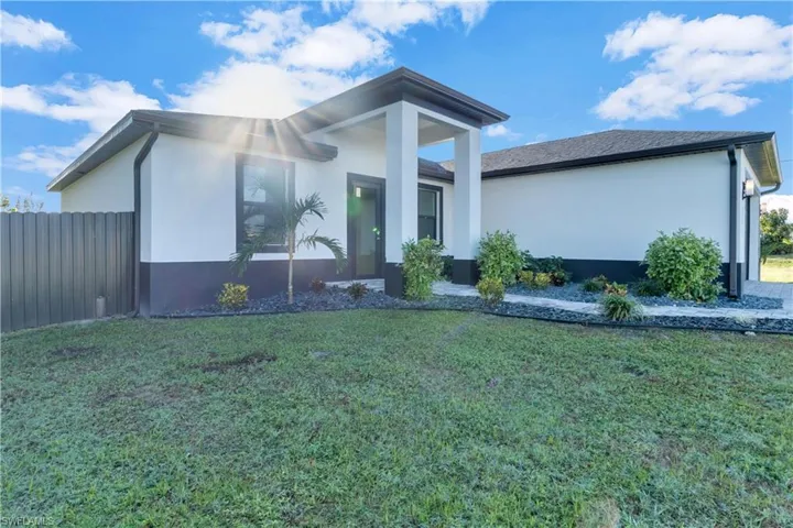 View of front of home featuring a front lawn