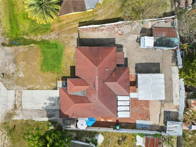 Aerial view of property and surrounding area