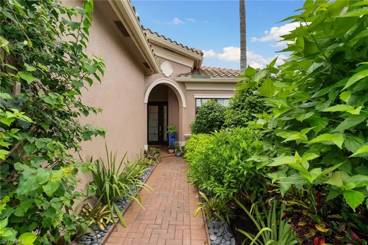 13617 Mandarin Cir, Naples, Florida 34109
