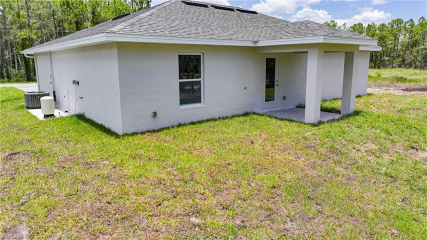 Large Back Yard Great For Pets Or Children!