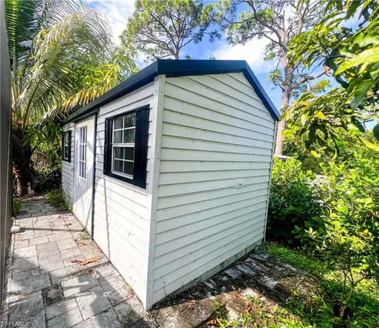 Shed tile inside