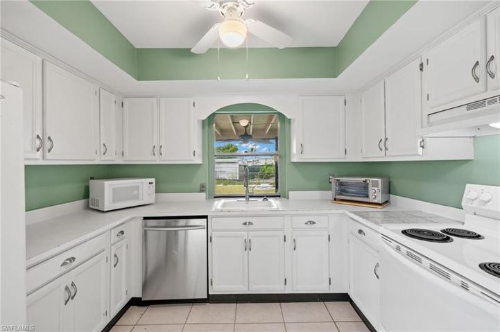 381  Lakeview  DR, North Fort Myers, FL 33917