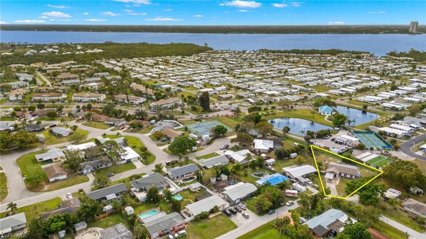 381  Lakeview  DR, North Fort Myers, FL 33917