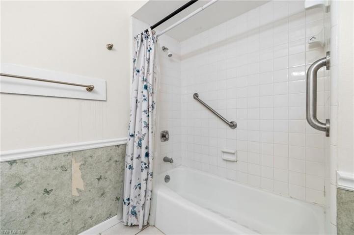 381  Lakeview  DR, North Fort Myers, FL 33917