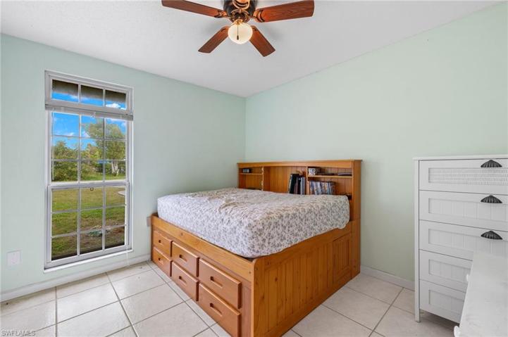 381  Lakeview  DR, North Fort Myers, FL 33917