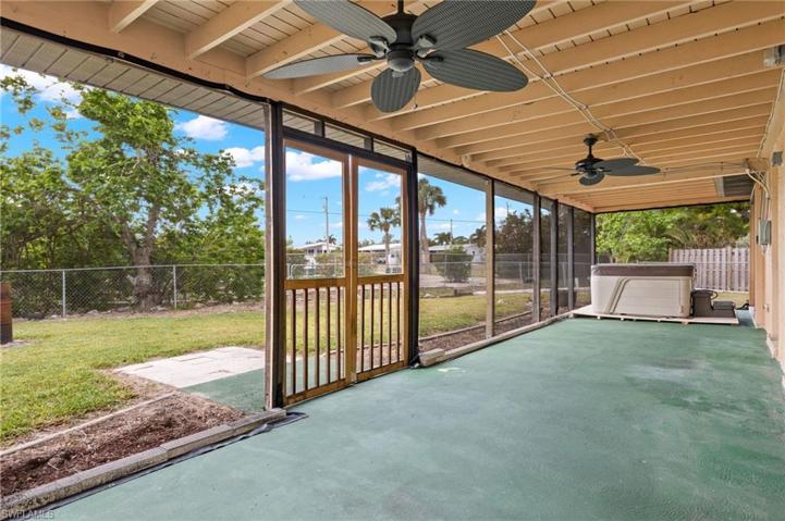 381  Lakeview  DR, North Fort Myers, FL 33917