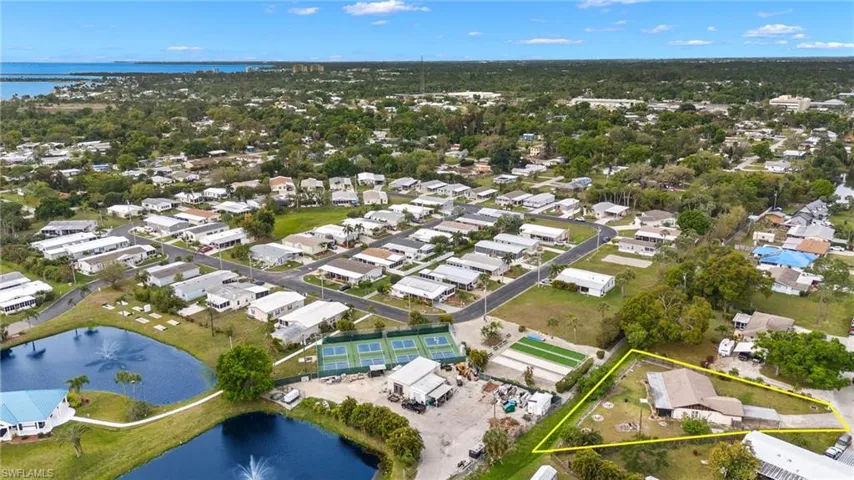 381  Lakeview  DR, North Fort Myers, FL 33917