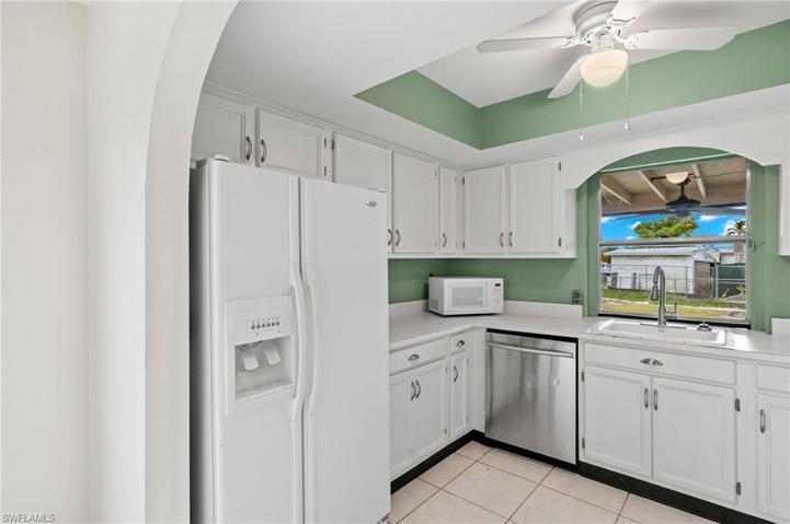 381  Lakeview  DR, North Fort Myers, FL 33917