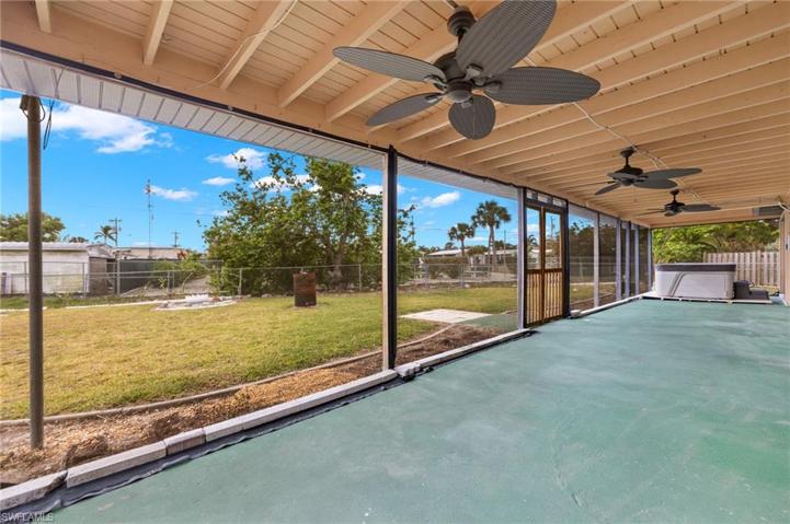 381  Lakeview  DR, North Fort Myers, FL 33917