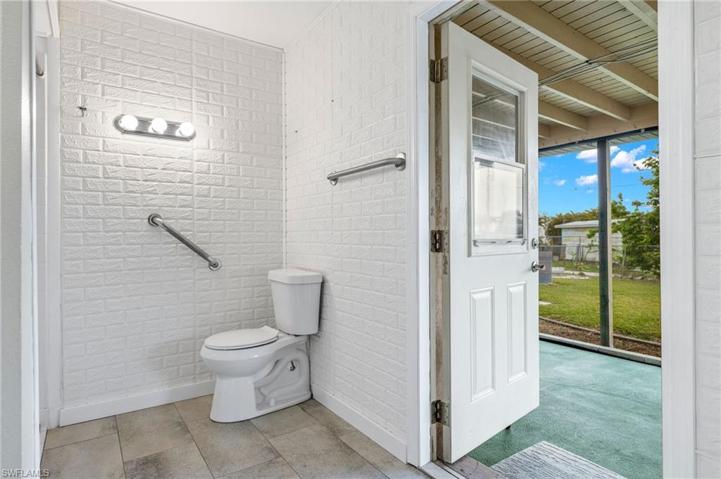 381  Lakeview  DR, North Fort Myers, FL 33917