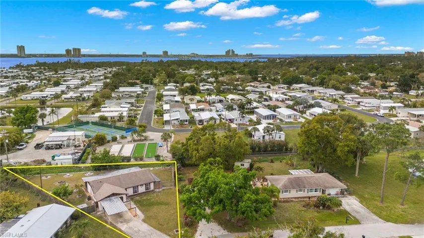 381  Lakeview  DR, North Fort Myers, FL 33917