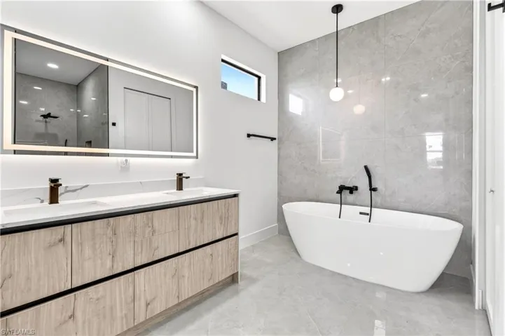 331 Ne 15th St, Cape Coral, Florida 33909