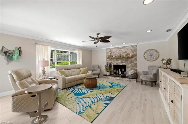 4920  Sycamore  DR, Naples, FL 34119