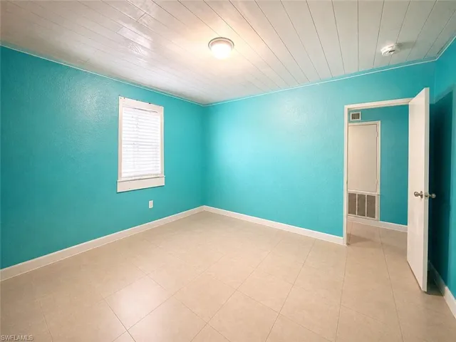 2485 Bayside St, Naples, Florida 34112