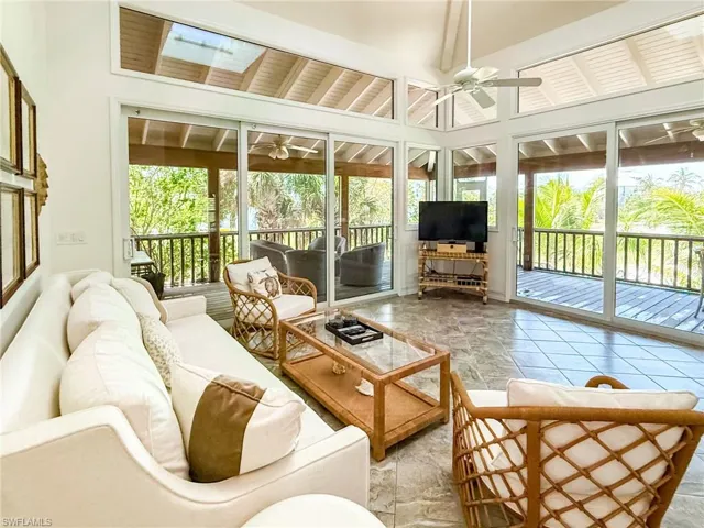 211 White Pelican Dr, Upper Captiva, Florida 33924