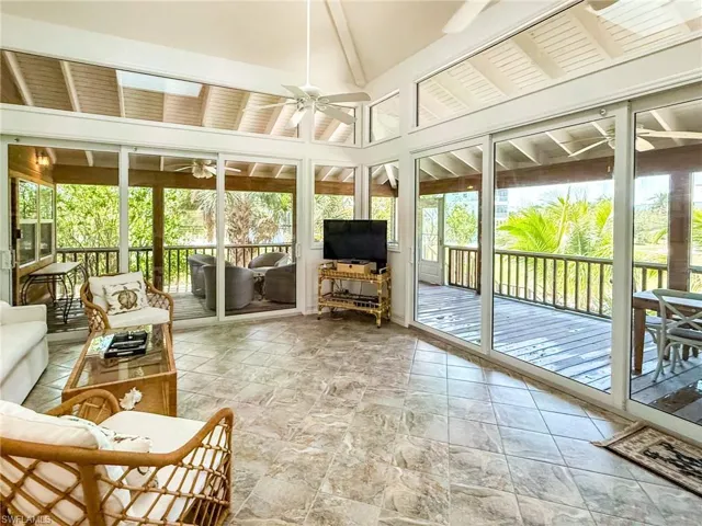 211 White Pelican Dr, Upper Captiva, Florida 33924