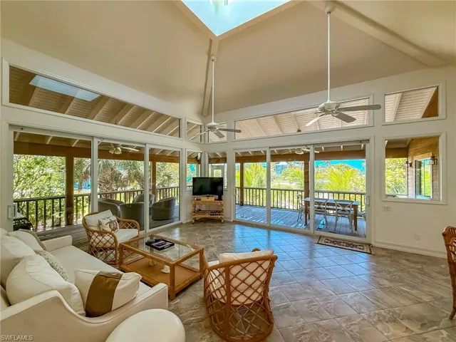 211 White Pelican Dr, Upper Captiva, Florida 33924