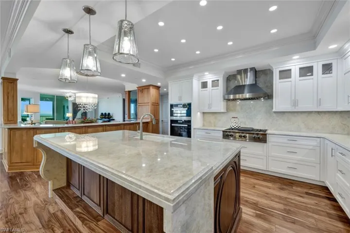 Beautiful Taj Mahal quartzite island.