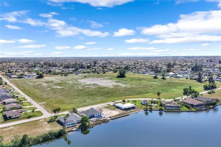 1216 30th Pl, Cape Coral, Florida 33993