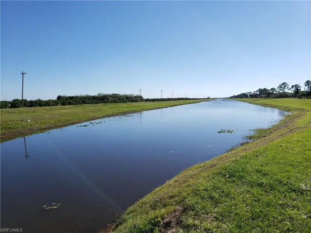 647 Naples Ave, Lehigh Acres, Florida 33974