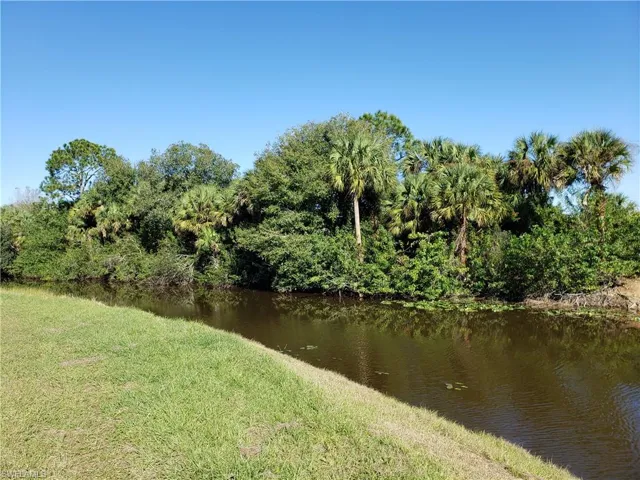 647 Naples Ave, Lehigh Acres, Florida 33974