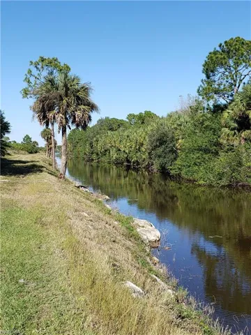 647 Naples Ave, Lehigh Acres, Florida 33974