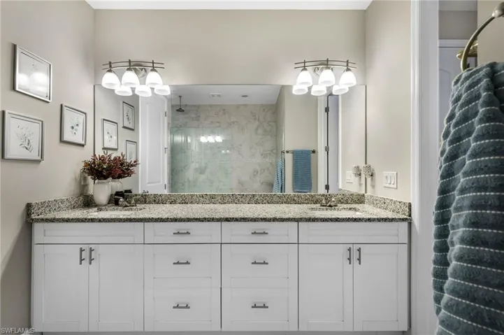PRIMARY BATH WITH DUAL SINKS