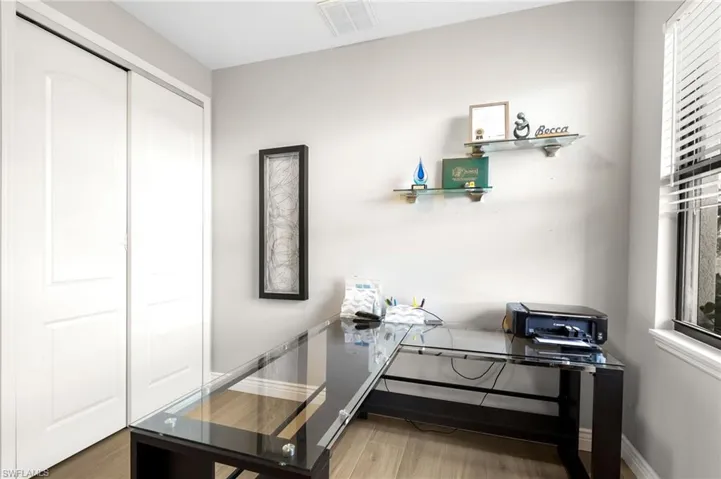DEN WITH CLOSET AND WINDOW