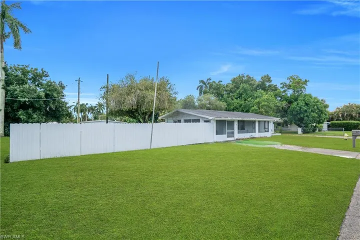 77 Glenmont Dr W, North Fort Myers, Florida 33917