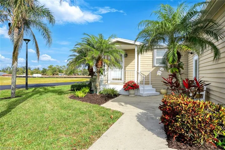 Entrance to property featuring a yard