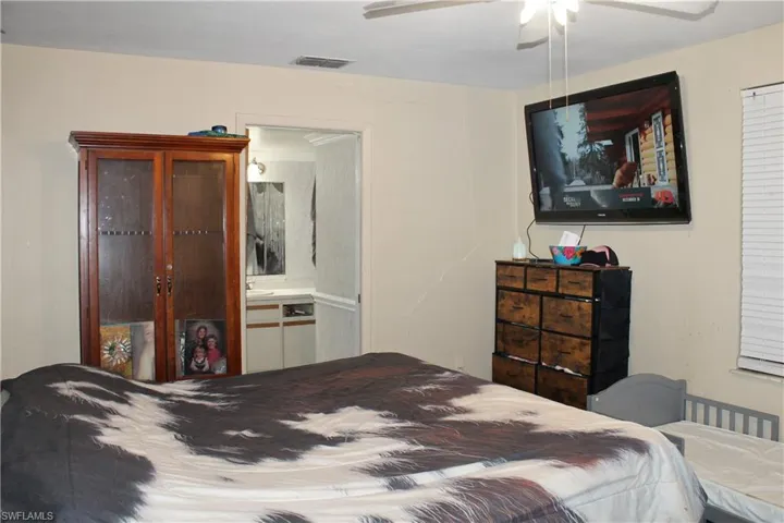 Bedroom with ceiling fan