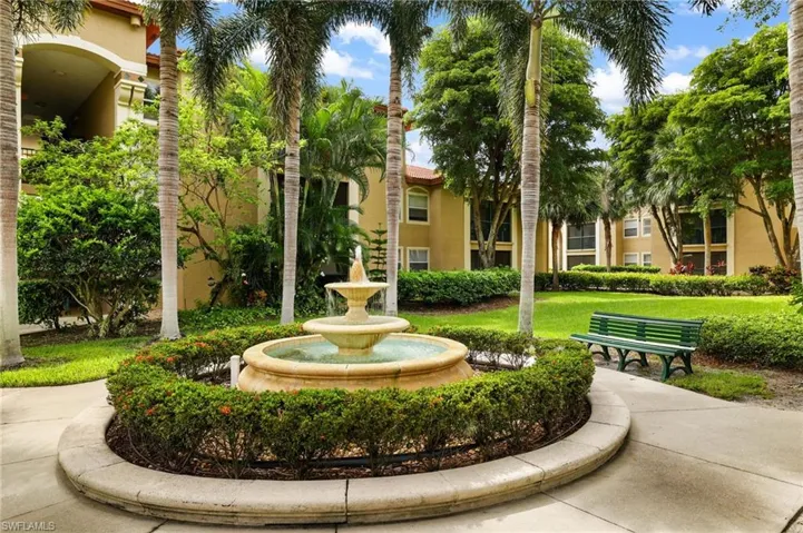 8940 Colonnades Ct E 731, Bonita Springs, Florida 34135