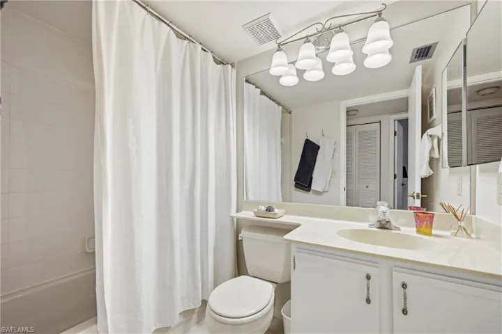 5830 Trailwinds Dr 824, Fort Myers, Florida 33907