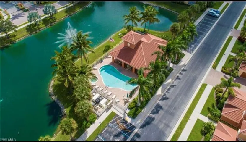 Clubhouse, heated pool/spa overlooking lake with fountain.