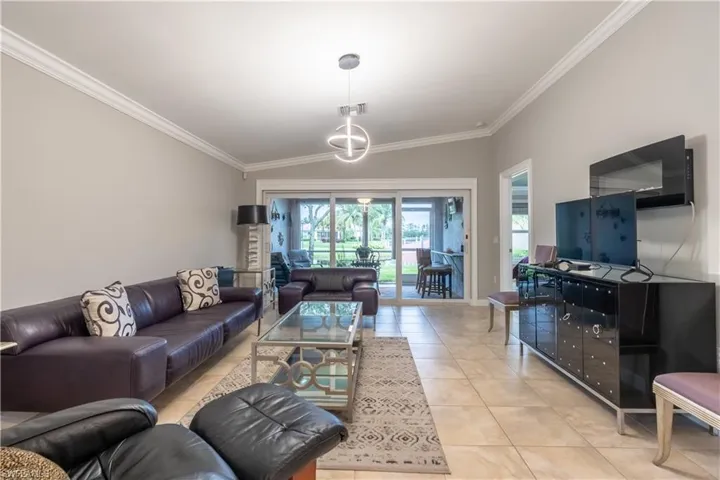 8687 Genova Ct, Naples, Florida 34114