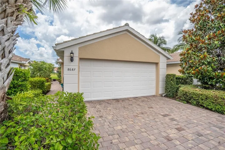 8687 Genova Ct, Naples, Florida 34114