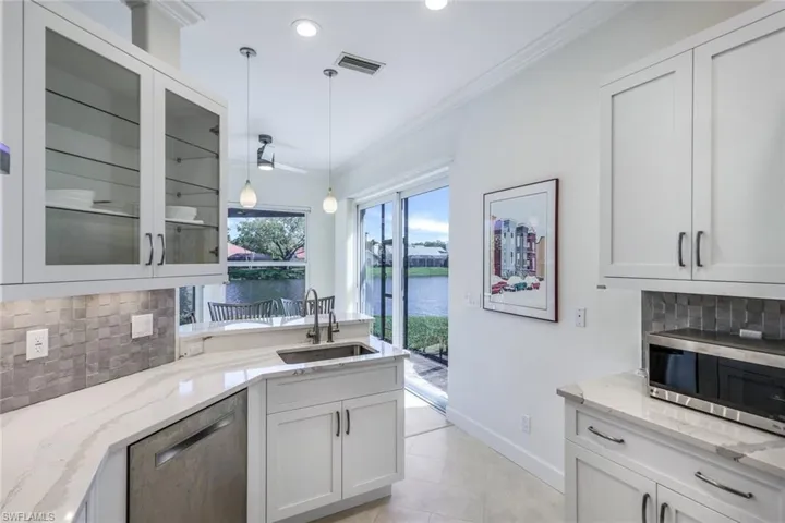 199  Vista  LN, Naples, FL 34119