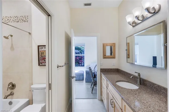 199  Vista  LN, Naples, FL 34119