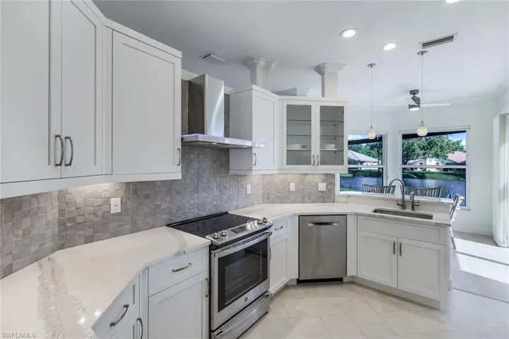 199  Vista  LN, Naples, FL 34119
