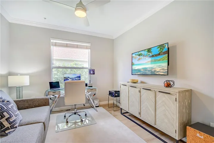 End unit Den/Office