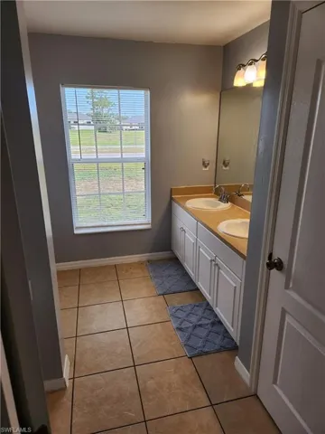 1627 S Gator Cir, Cape Coral, Florida 33909