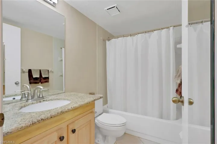 Guest Bathroom with Tub/Shower Combo