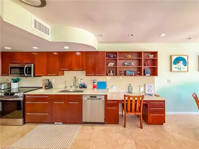 541  Gulf  LN, Upper Captiva, FL 33924